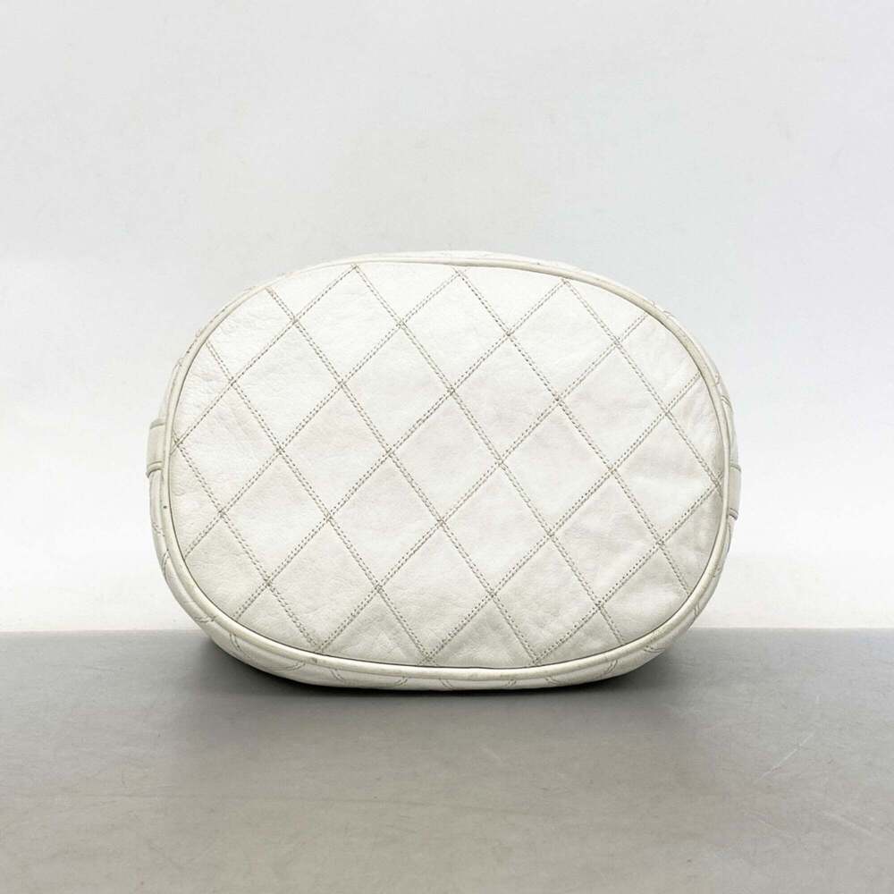 CHANEL White Leather Shoulder Bag - Picture 3 of 15